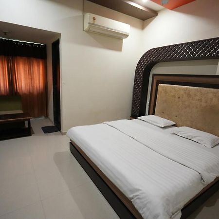Hotel Ravi Residency Nadiad Bagian luar foto