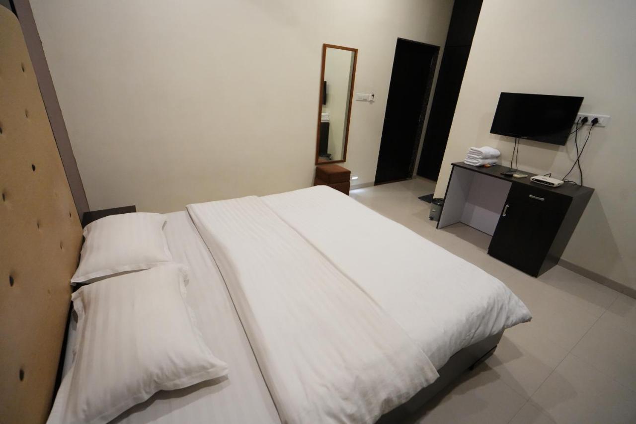 Hotel Ravi Residency Nadiad Bagian luar foto