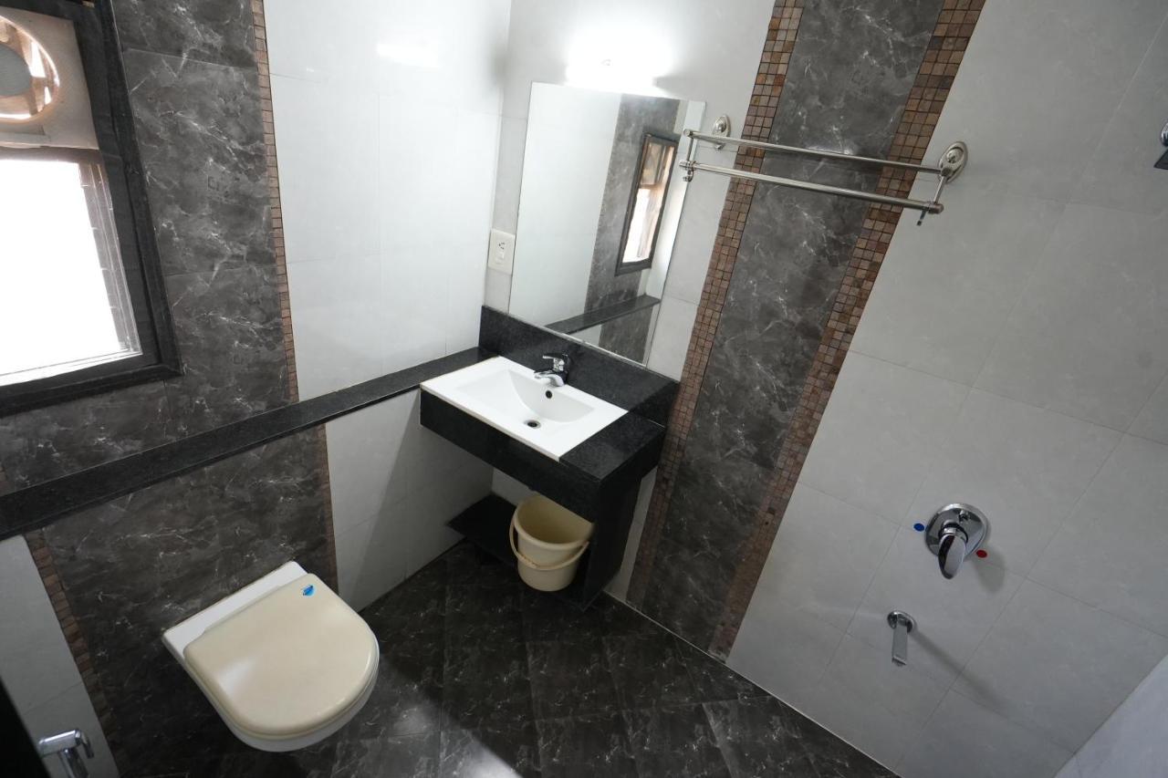 Hotel Ravi Residency Nadiad Bagian luar foto