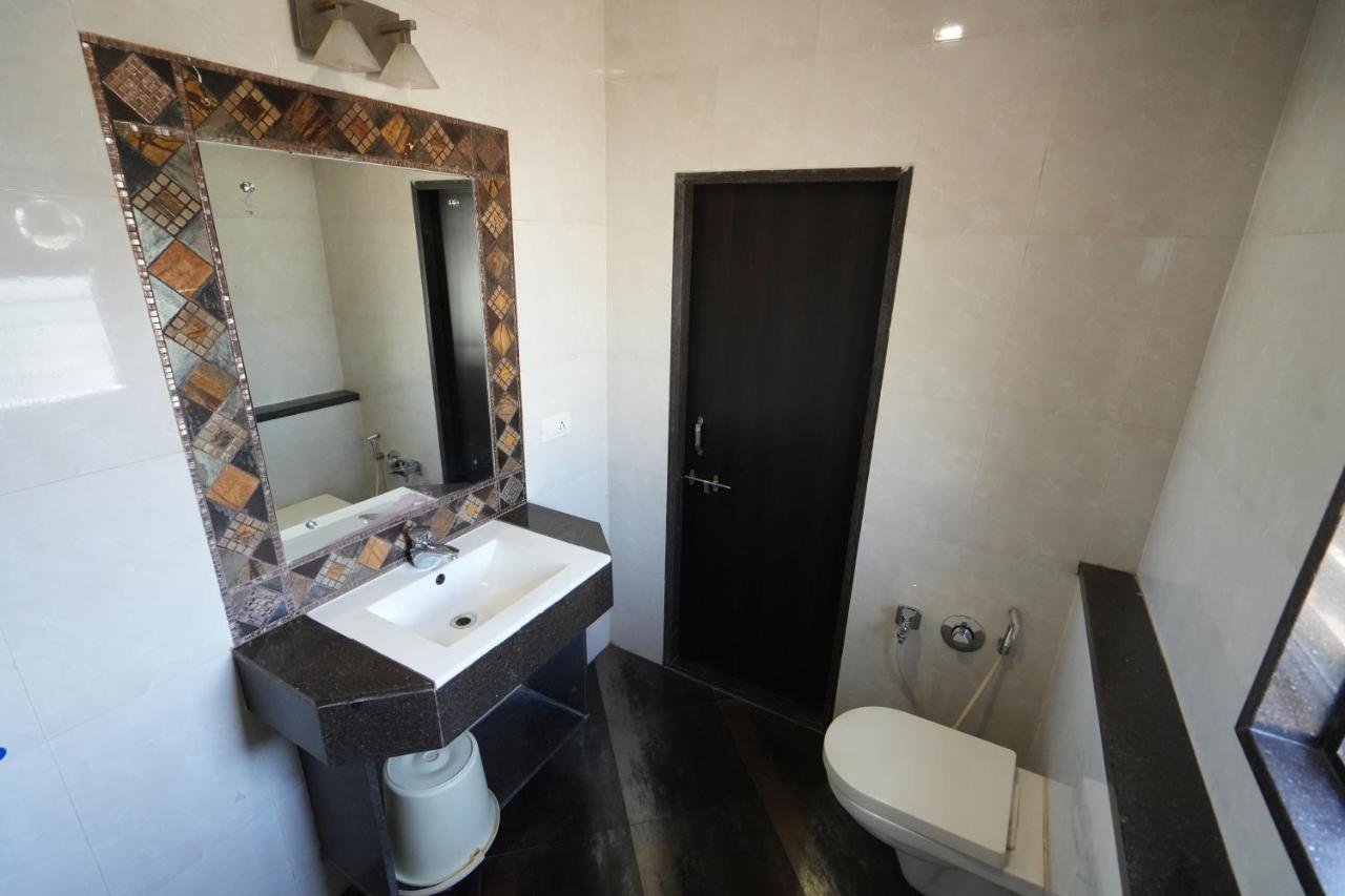 Hotel Ravi Residency Nadiad Bagian luar foto