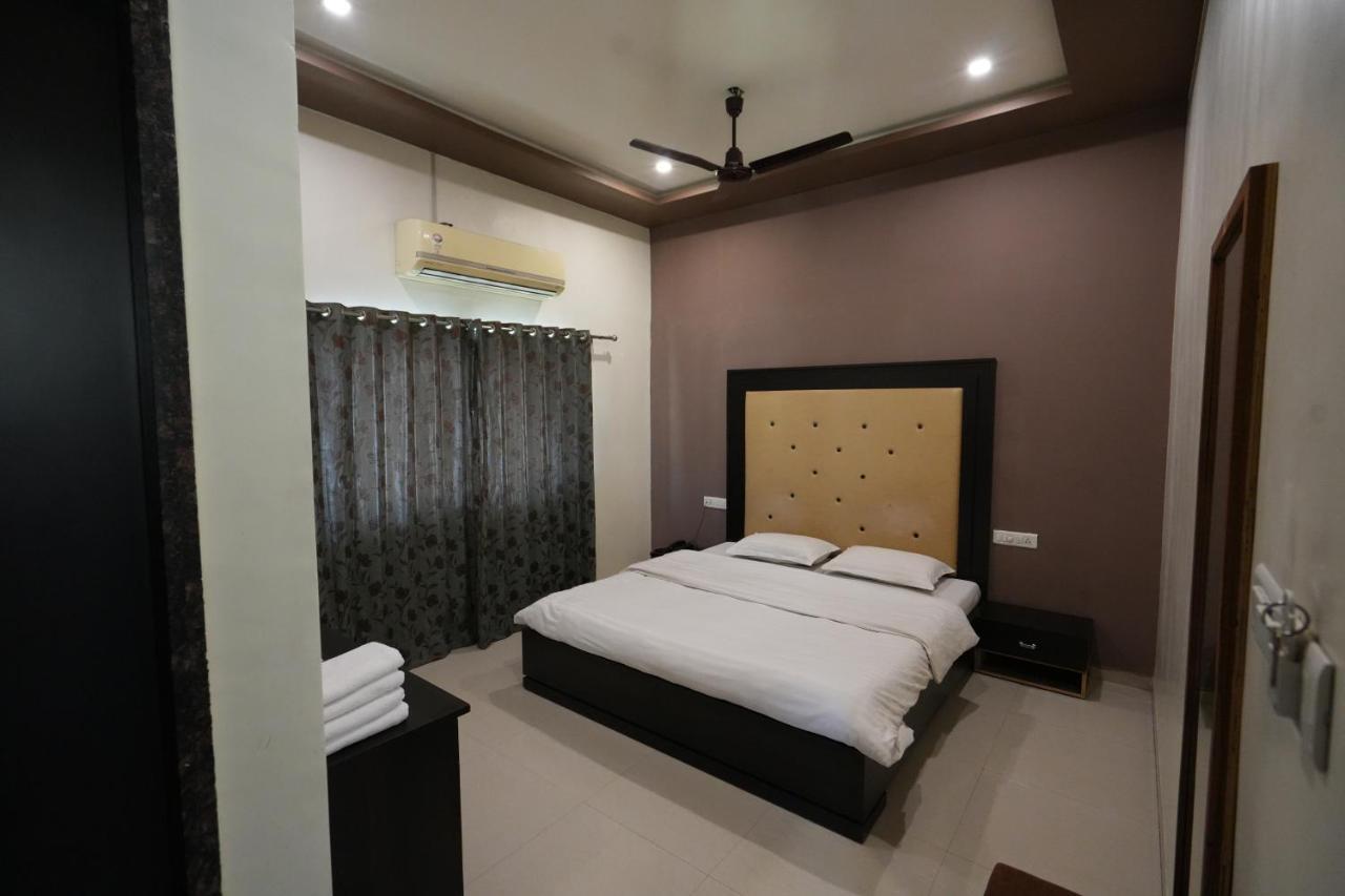 Hotel Ravi Residency Nadiad Bagian luar foto