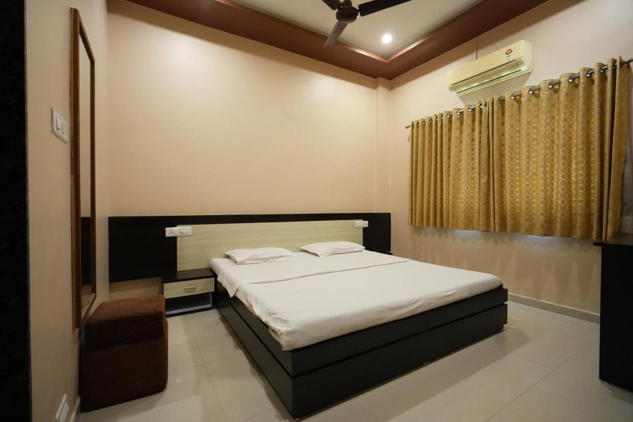 Hotel Ravi Residency Nadiad Bagian luar foto
