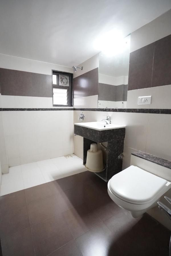 Hotel Ravi Residency Nadiad Bagian luar foto